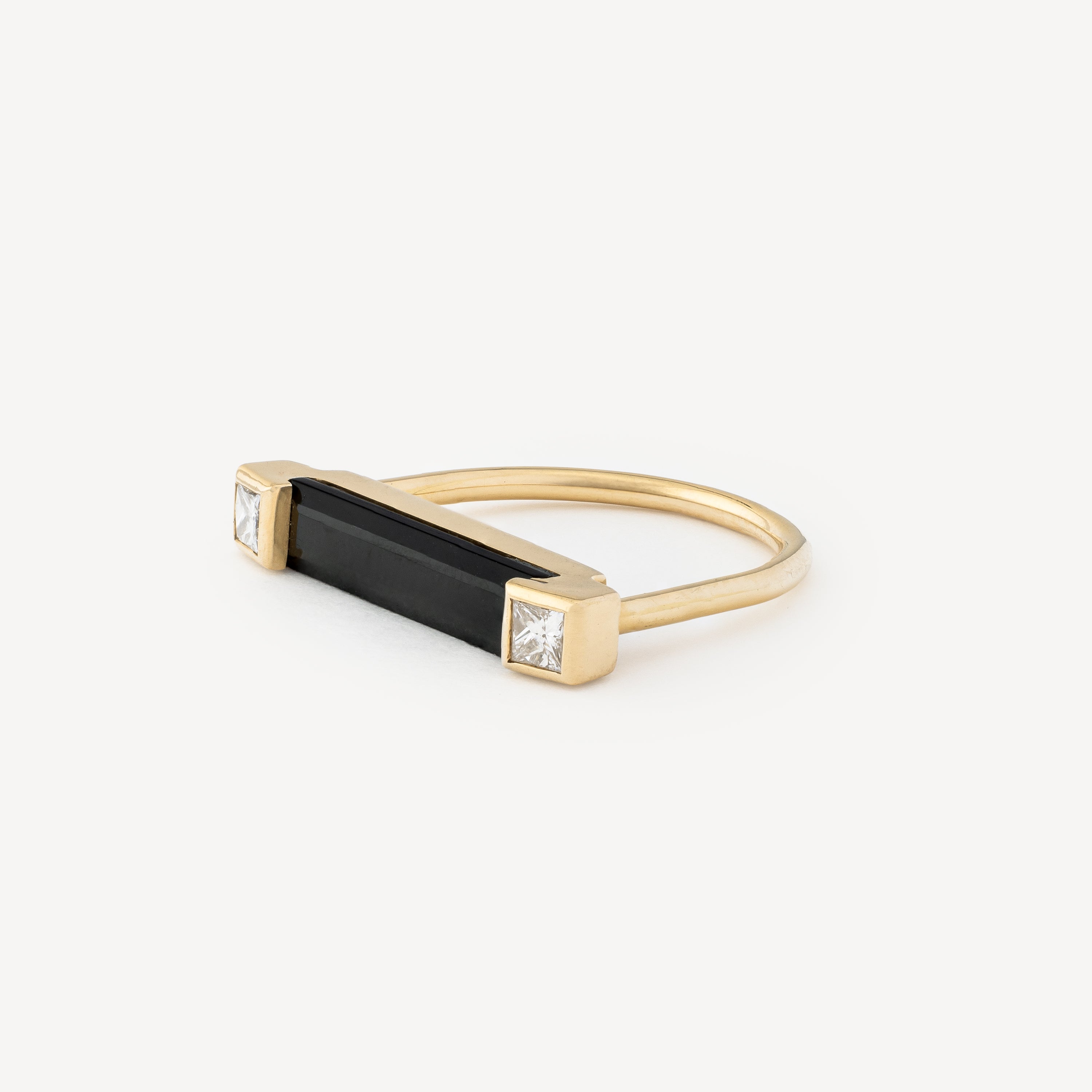 Villa Eileen Ring Onyx Yellow Gold