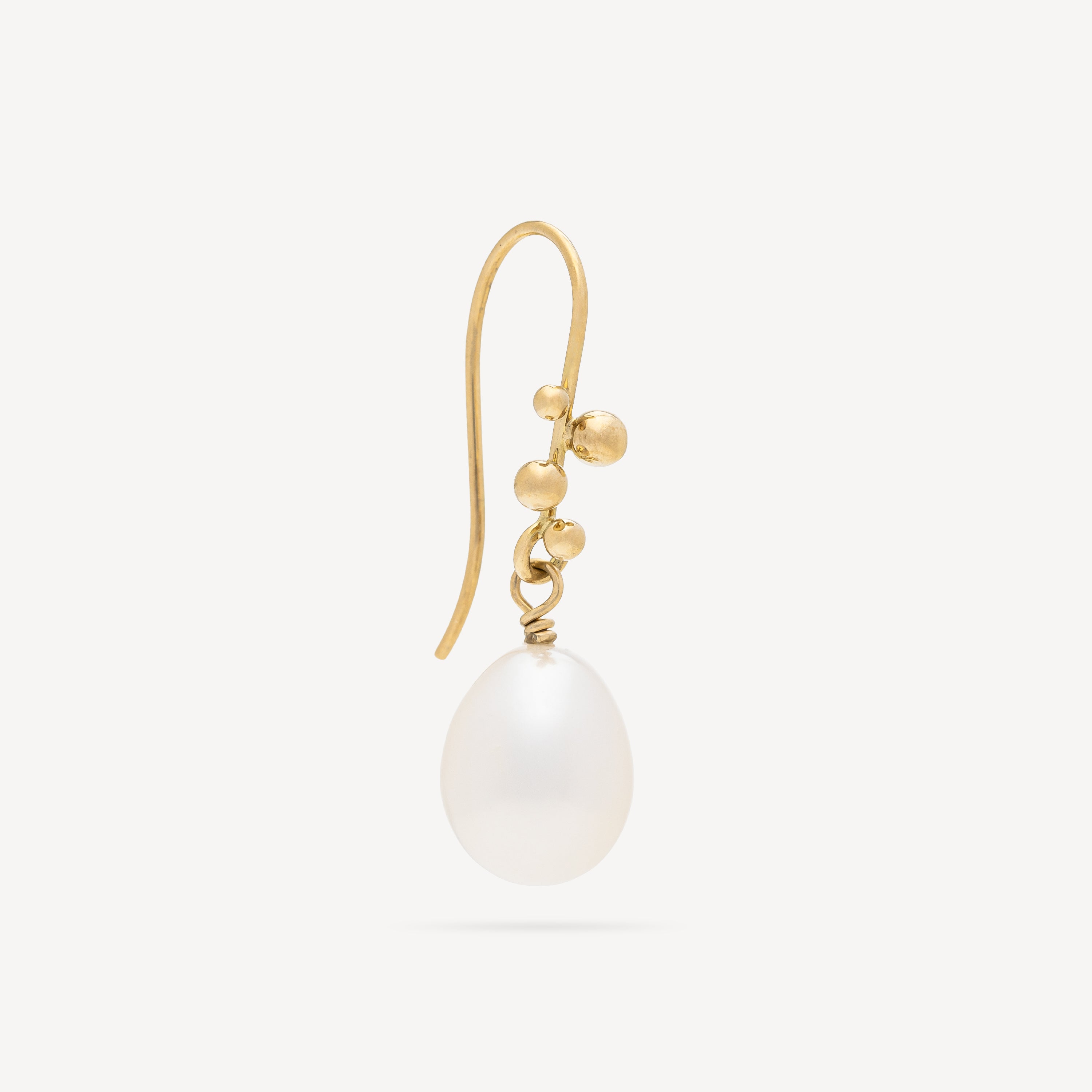 Pearl Delphis Earring