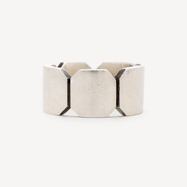 Bold Tab ring