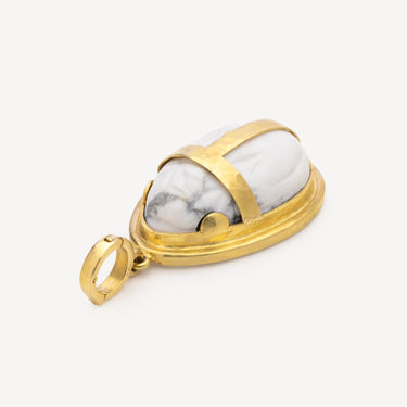 Scarabee Howlite Yellow Gold Charm