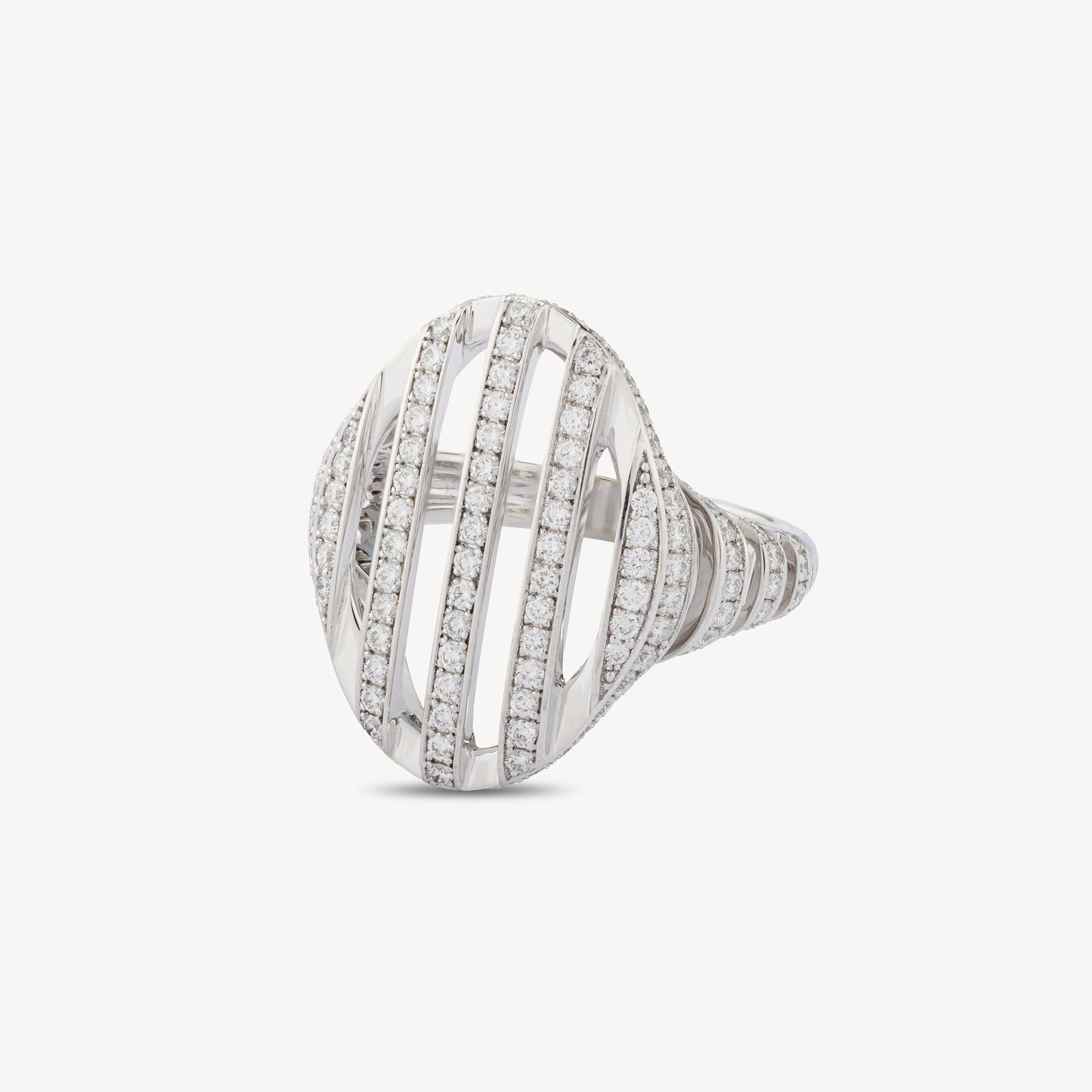 Ring Cut Oval White gold Diamonds