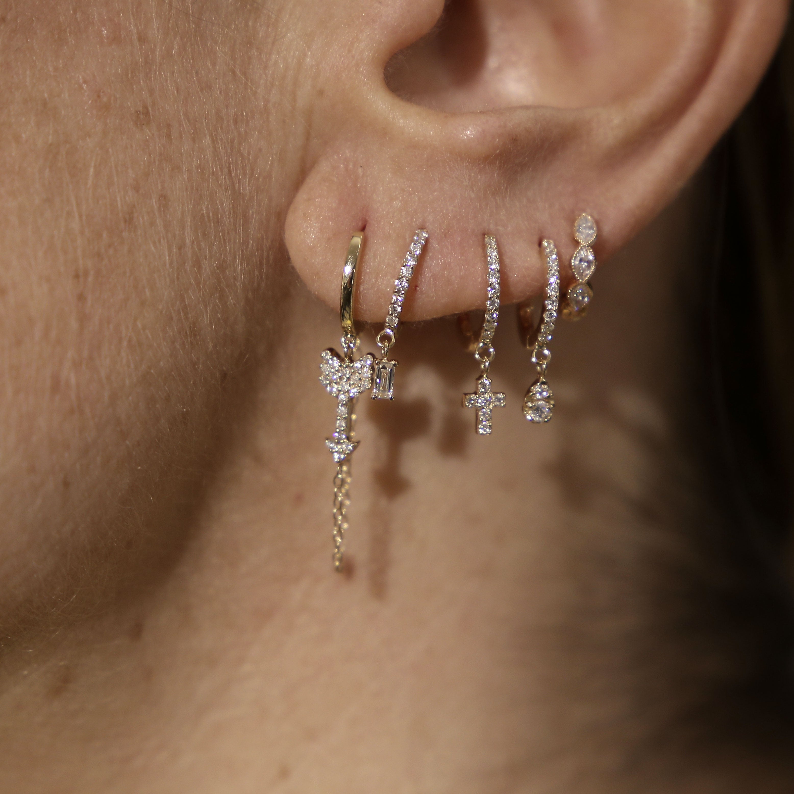 Earring Hoop Demi Pavée and 1 Baguette Diamond