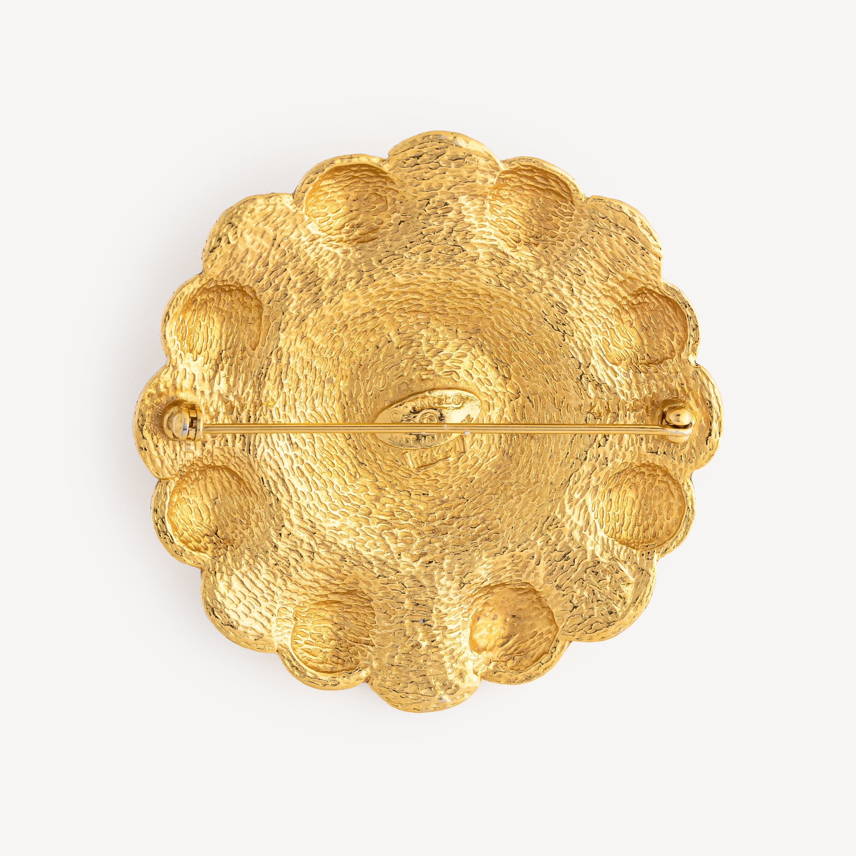 Broche Dorée et Nacrée Chanel