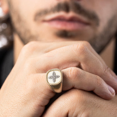 Bowie White Diamond Signet Ring