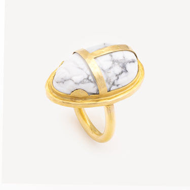 YELLOW GOLD HOWLITE BEETLE RING