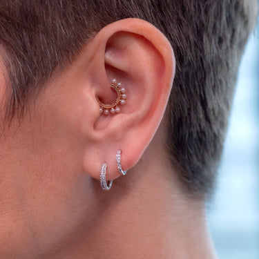 Creolen-Piercing mit 68 Diamanten und Pavé-Pavé aus Weißgold