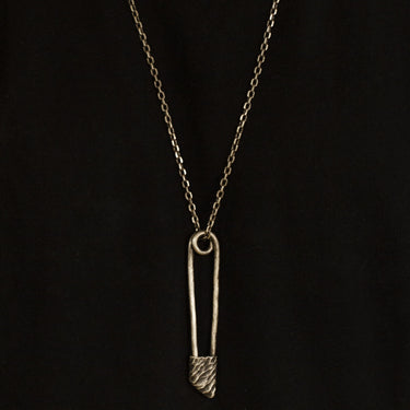 Collier Safety Pin